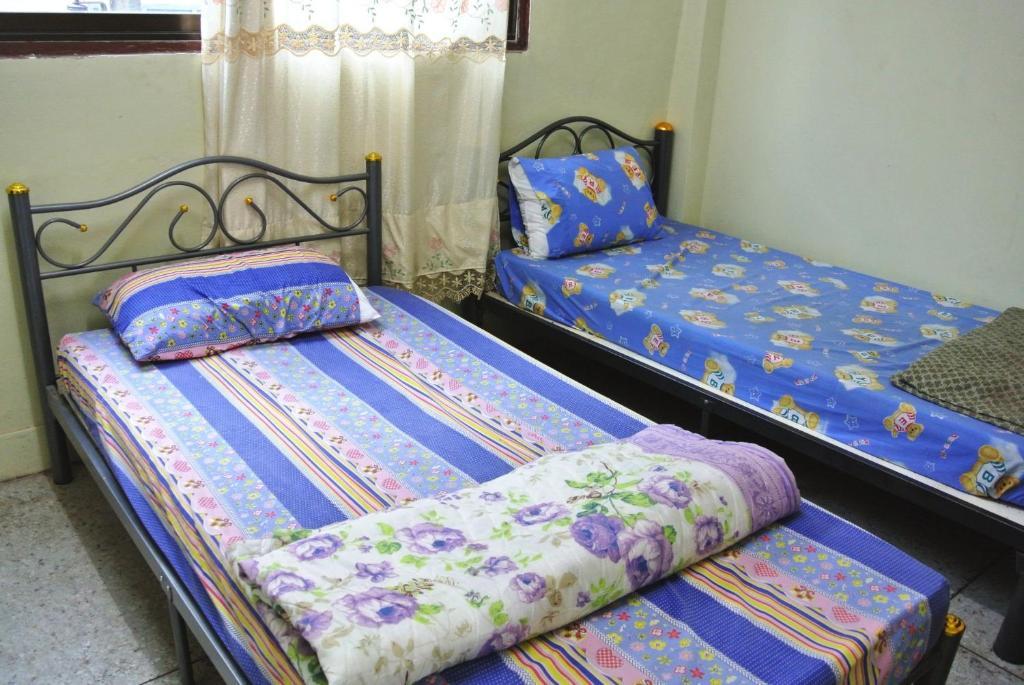 Q6 At 6 Hostel Bangkok Room photo